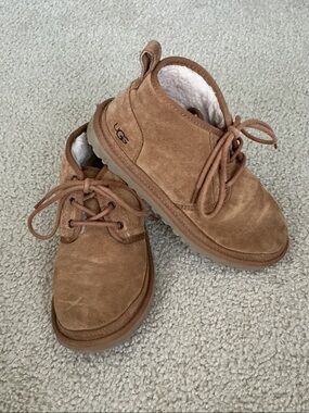 UGG Neumel Women’s Chestnut Suede Lace-Up Chukka Boots - Size 8